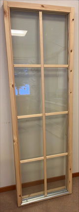 Träinfattat fönster med dubbelhärdat glas, spröjsade rutor