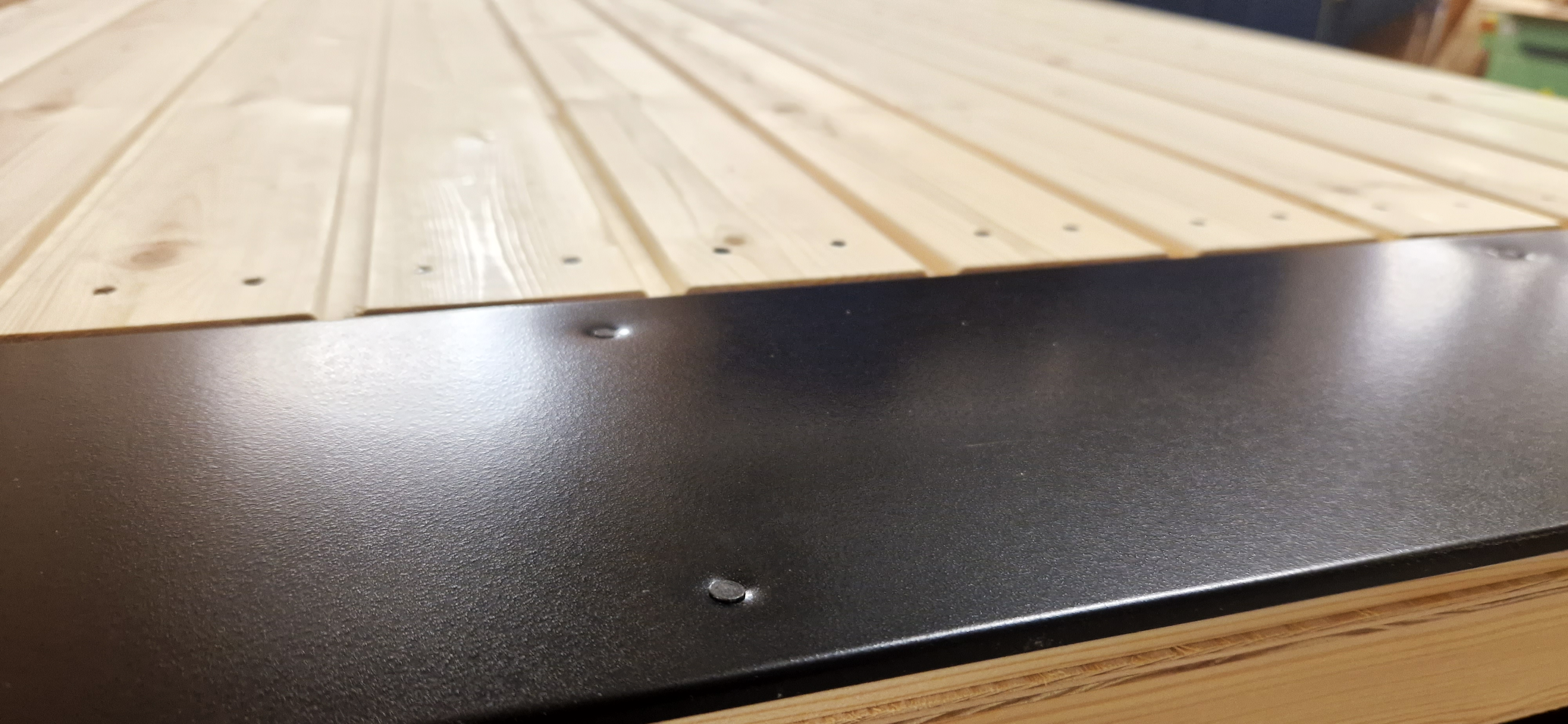 Ytterdörr med sparkplåt